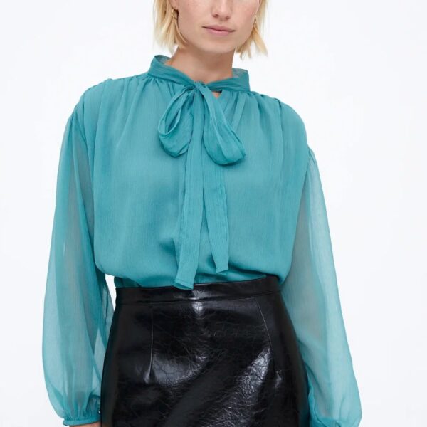Chemise bleue claire lavallière