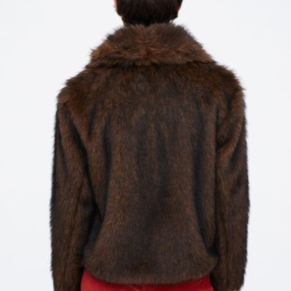 Manteau court effet fourrure couleur marron – Image 2