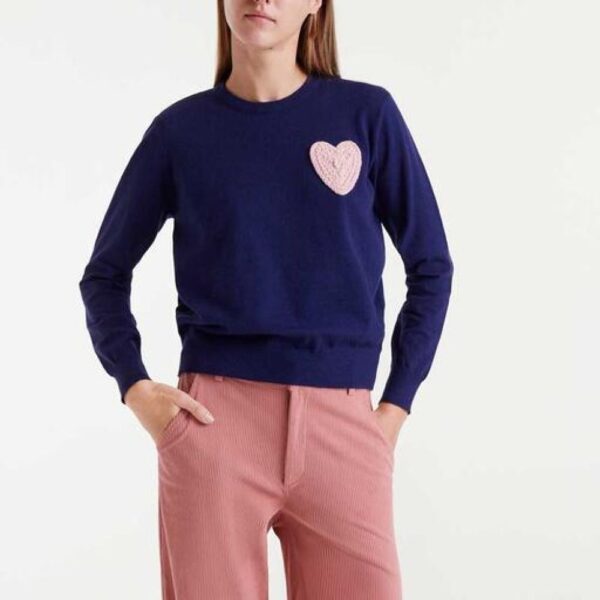 Pull en maille bleu marine avec imprimé cœur