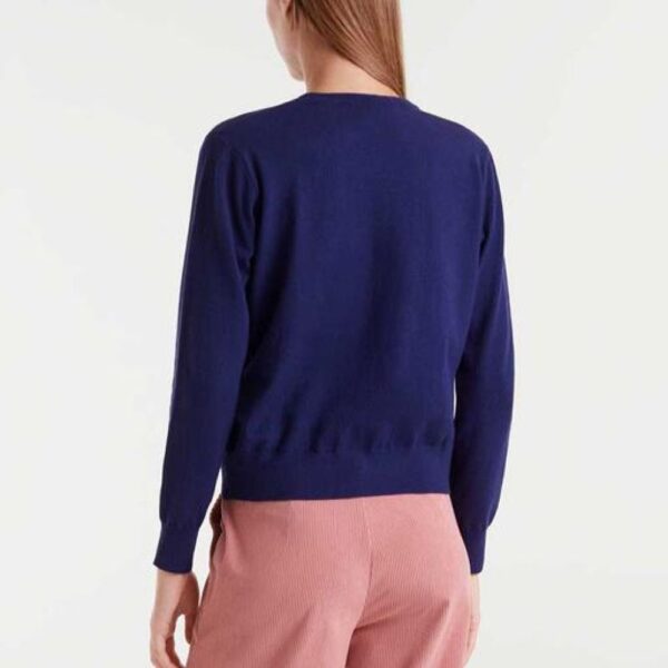 Pull en maille bleu marine avec imprimé cœur – Image 2