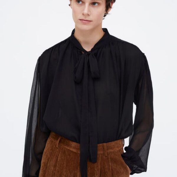 Chemise noire lavallière