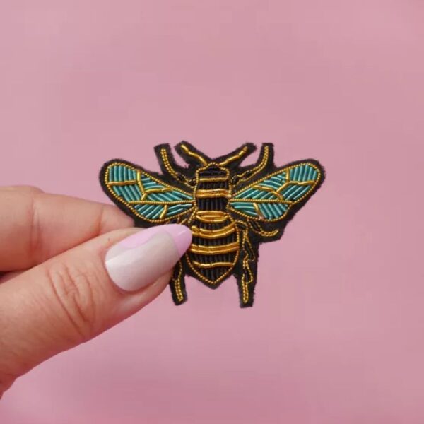 BROCHE Abeille- fait main broderie cannetille