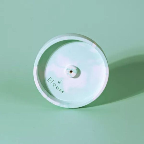 Porte encens artisanal et Made in France en béton vert – Image 2